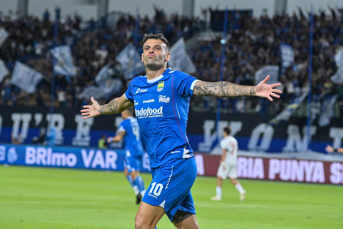 Tyronne del Pino, yang masuk sebagai pemain pengganti, berhasil mencetak gol penentu kemenangan bagi Persib Bandung 1-0 atas Persis Solo.